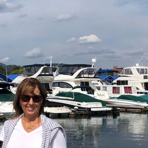 Meet your Posher, Laurie